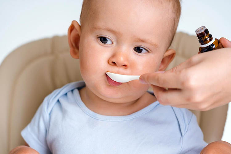 رعایت زمان‌بندی مناسب برای مصرف قطره آهن نوزاد نقش مهمی در جذب بهتر آن دارد.